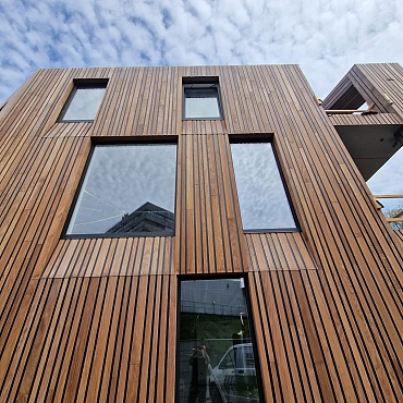 Ronald McDonald Maison - Amsterdam (NL) Revêtement de mur en bois Afrormosia 4